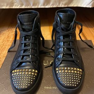 Leather GUCCU sneakers with gold embellishment